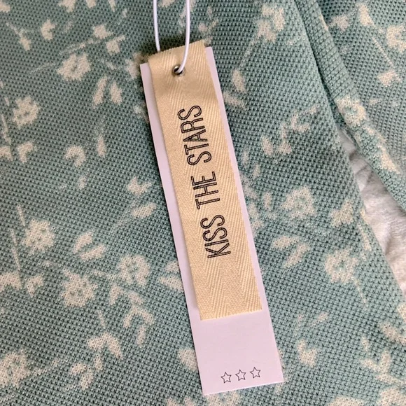 Kiss The Stars ⭐️ Puff Sleeve Floral Top - Picture 7 of 7